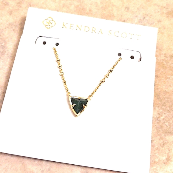 NEW Kendra Scott Perry Gold Pendant Necklace in Green Apatite - Picture 2 of 7